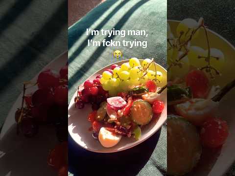 Greek vegetable salad with grapes ????