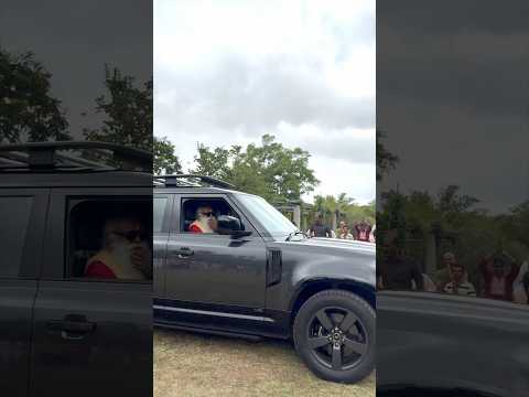 Sadhguru Gurukulam Samskriti Students Play Frisbee With Sadhguru