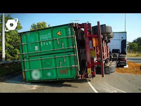 Extreme Recovery: Lifting a 30-Ton Trailer Back Upright
