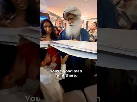 A Little Boy Helps Sadhguru Out at "Disappearing Faces" Book Launch